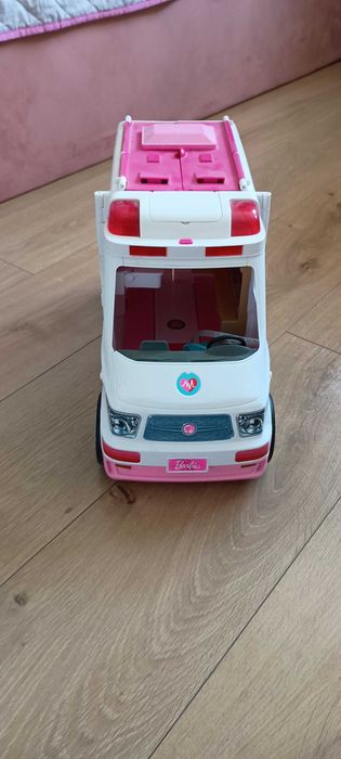 Karetka Barbie samochód