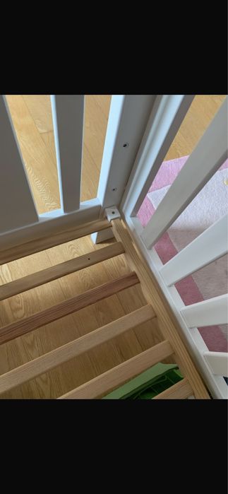 Cama de grades Trama