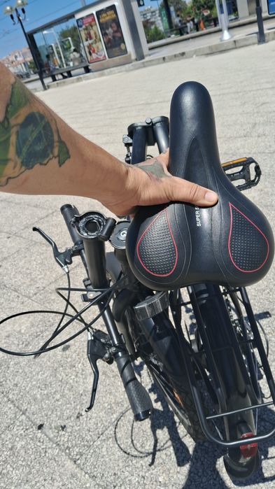 Bike Não elétrica,mas da para por bateria.