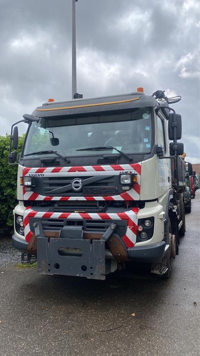 Volvo FMX 4x4 com grua e bascúla