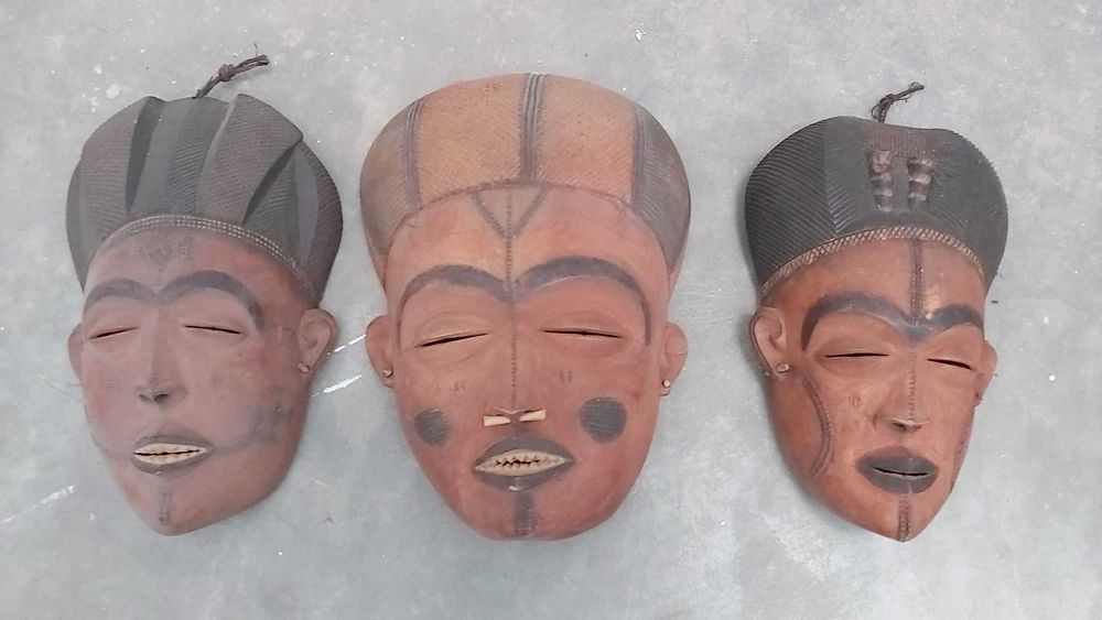 Mascaras Africanas em madeira e metalicas