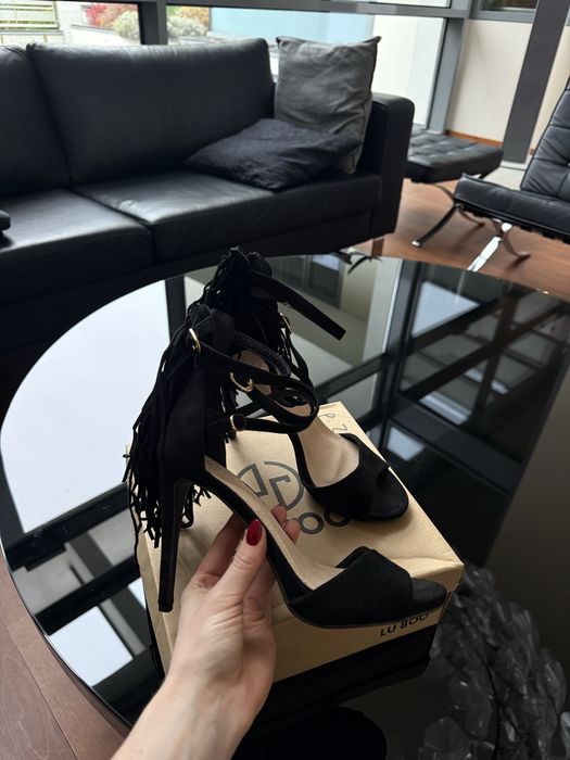 Nowe buty na szpilce Lu Boo frędzle