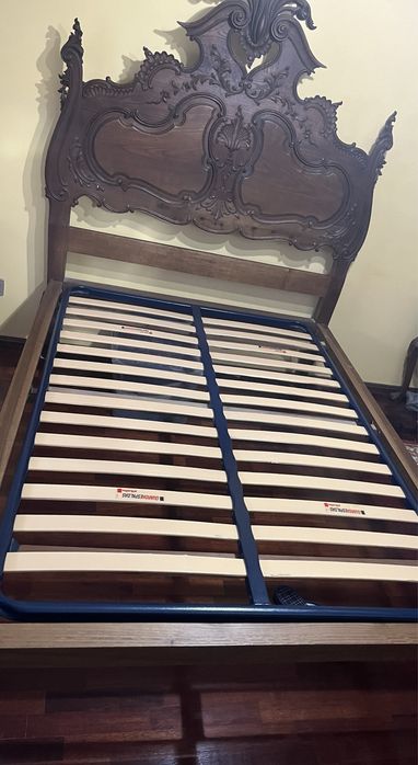Cama em madeira Vintage
