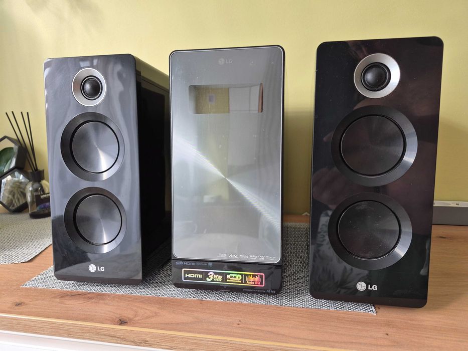 Wieża stereo LG FB166