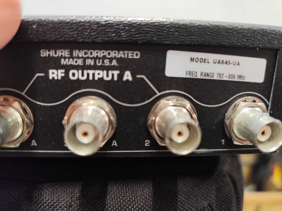 Антенний дистриб'ютор для мікрофонів. Антенний підсилювач.