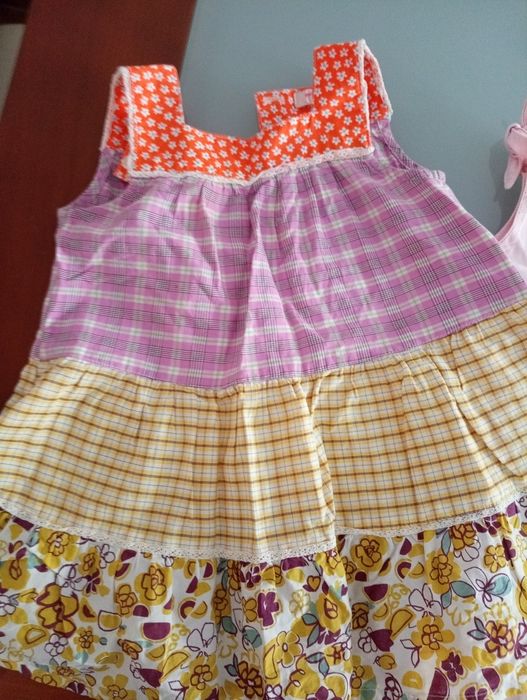 2 vestidos de menina Petit patapon - 12/18 m   88 cm			Como novos!