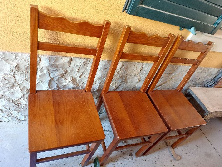 Cadeiras em pinho mel