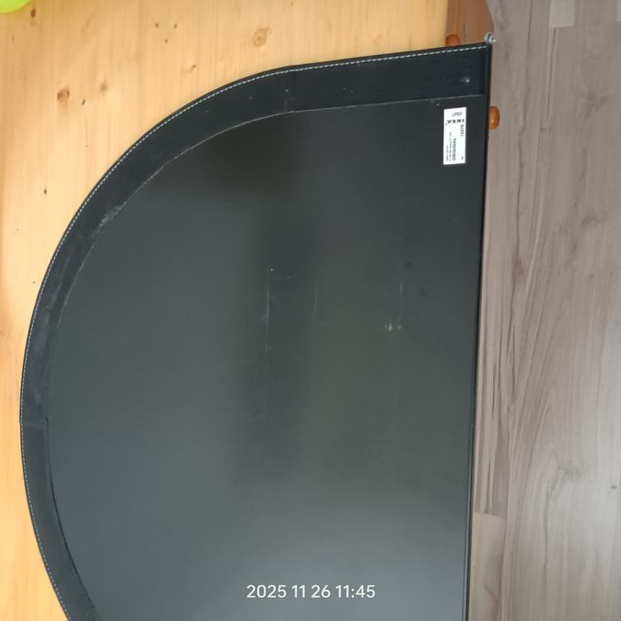 Biurko z drzewa sosnowego.