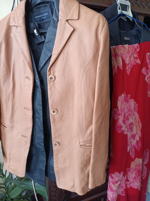 Blazer de senhora tamanho M e o fato S o fato só lhe custa 25€ os casa