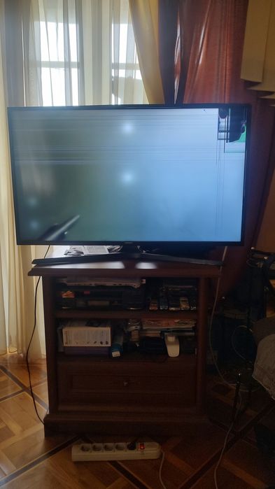 Телевизор смарт ТВ, Samsung ,40дюймов требует замены матрицы,.