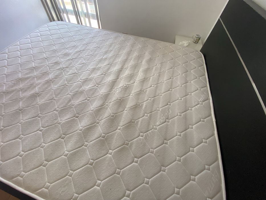 Cama de casal c/ colchão 2m x 1,60m