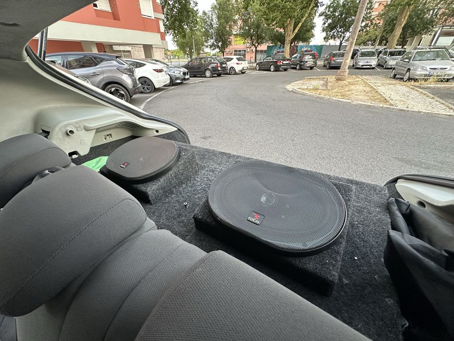 Subwoofer, amplificador e medios Focal