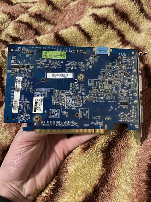 Продам GIGABYTE GeForce 9500 GT 512MB GDDR2