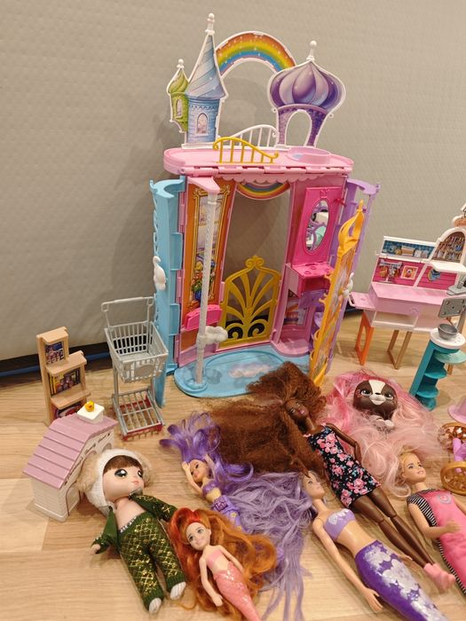 Zestaw domek Barbie różne elementy
