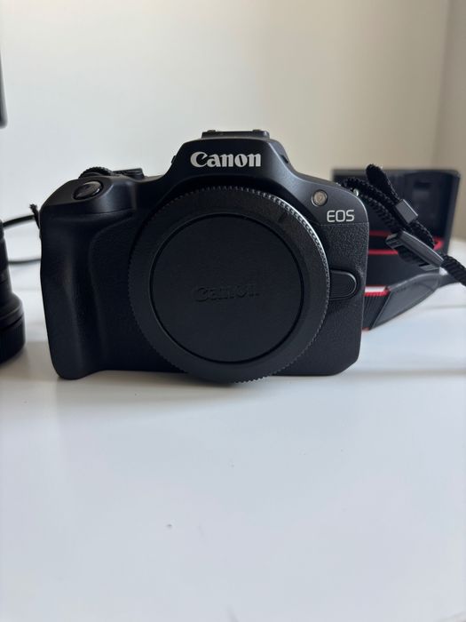 Camara canon r100 + Rf-s 18-45mm f/4.5-6.3