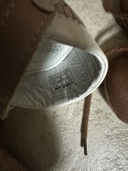 Calçado marca 3M a 12 M