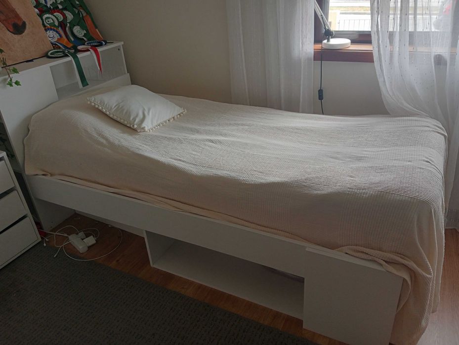 Cama infantil com arrumação