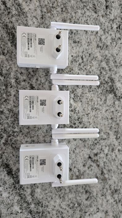 3 Adaptery ASUS WiFi RP-N12 300 Mb/s, Zasięg 300 m