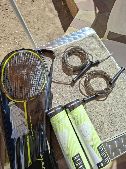 Conjunto completo de Badminton – 2 raquetes + 12 volantes + cordas