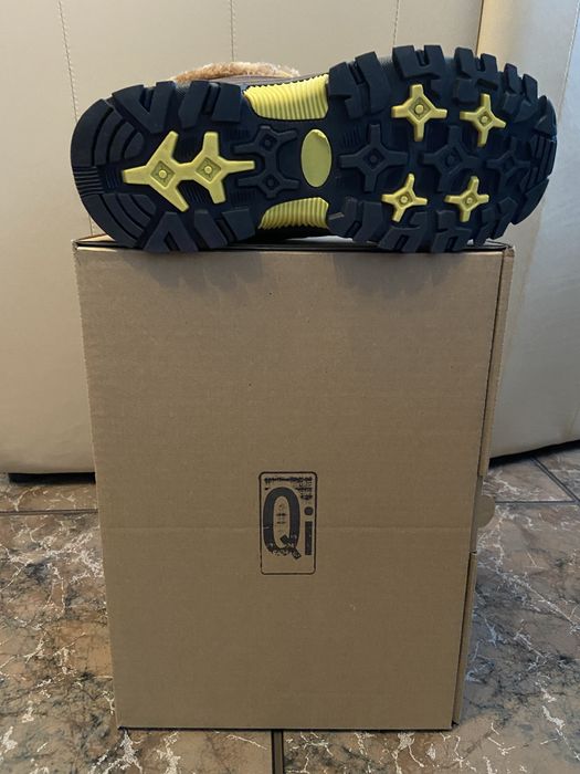 Nowe buty zimowe damskie  na  śnieg i mróz rozmiar 41 .