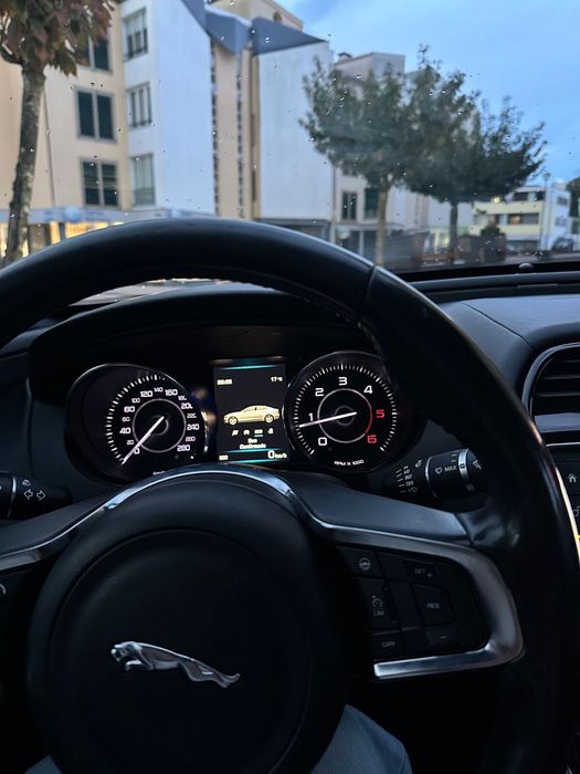 Jaguar XE 20d R-Sport foto 4