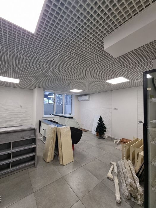 Продам комерцію з окремим входом Фасад