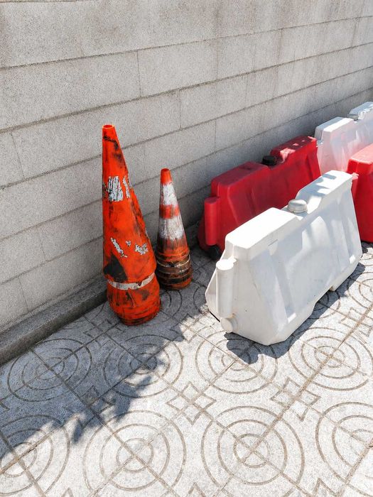 Barreiras e Cones de Sinalização