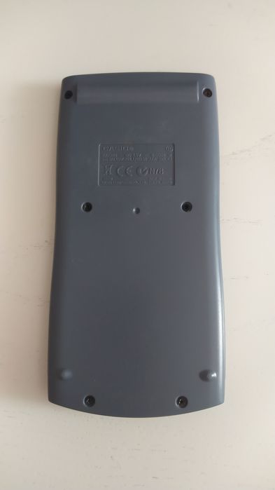 Інженерний калькулятор є моделлю Casio fx-83ES.