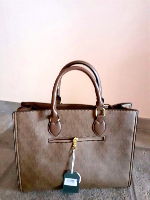 Selling a women's handbag