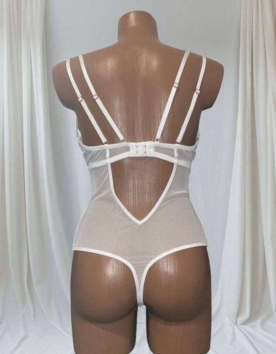 Розкішний весільний мереживний жіночий боді з чашечками