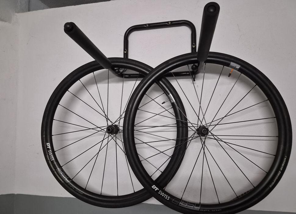 Rodas DT Swiss C 1850 Spline 700C – Como Novas + Pneus Vittoria Zaffiro Pro