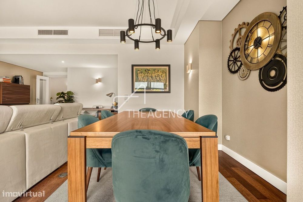 T3 Duplex na Quinta da Marinha: A Definição de Luxo e Exclusividade em