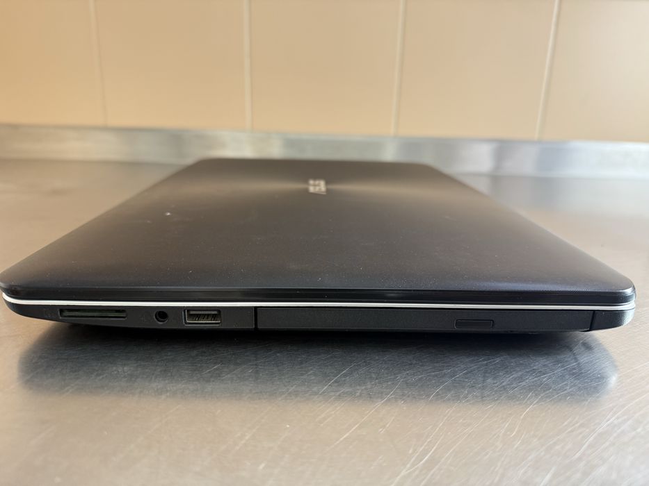 Portatil Asus X555L