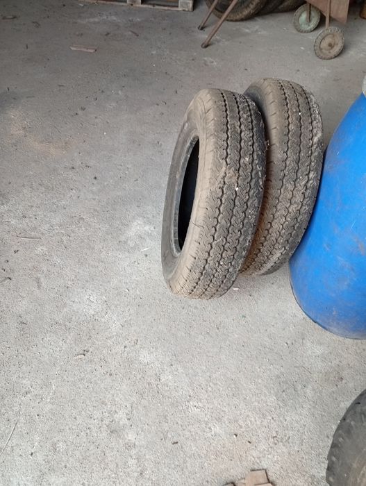 Par de Pneus de carro