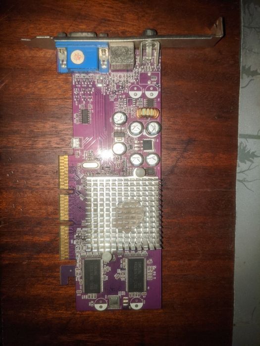 Старая видеокарта ATI Radeon 9200 SE