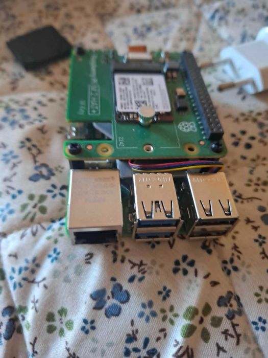 Raspberry 5 pi 2G e discos mnve ssd  e caixa externa hdd