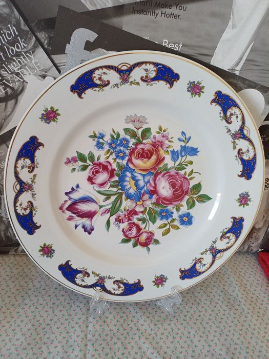 Limoges decorative plate.478672100263219203