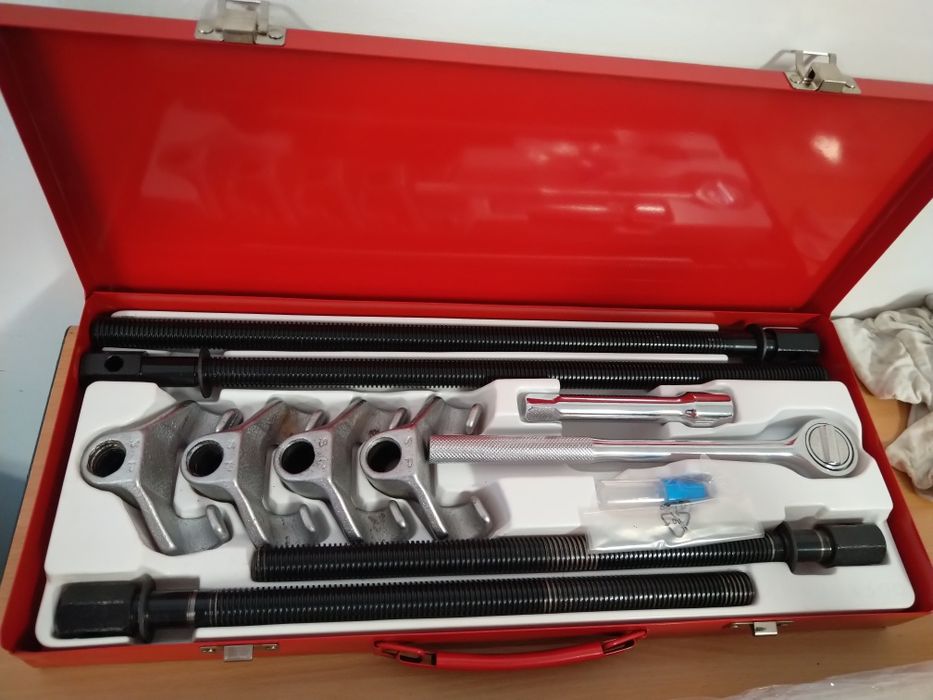 Ferramenta para comprir molas  de carro
