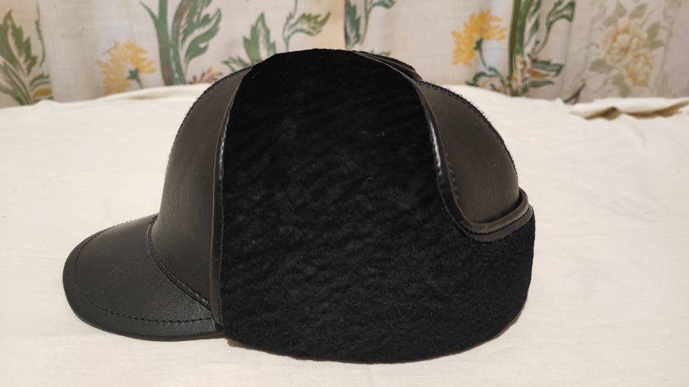 Мужская кожаная кепка Жокей с натуральным мехом.