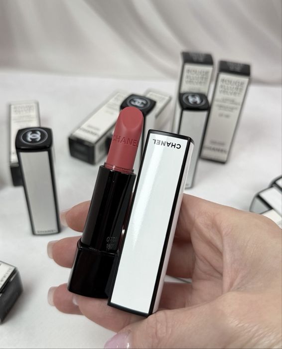 Помада для губ Chanel Allure Velvet 07