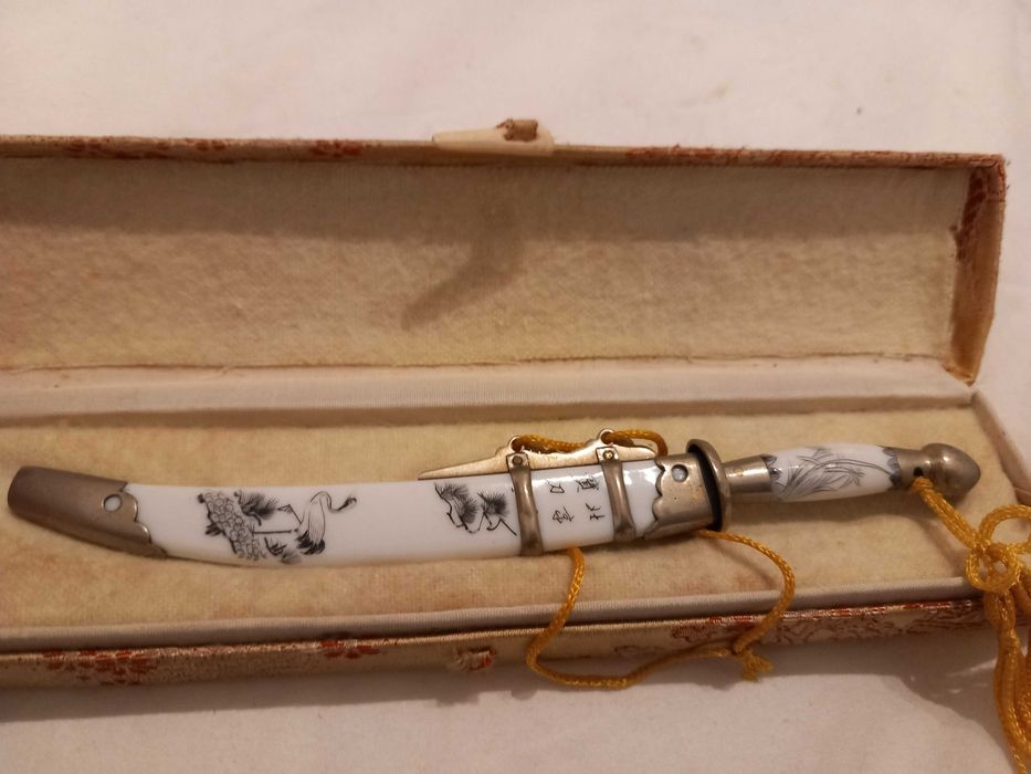 Corta - papéis Chinês com estojo