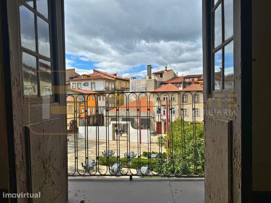 Prédio p/ Restauro no Coração de Guimarães