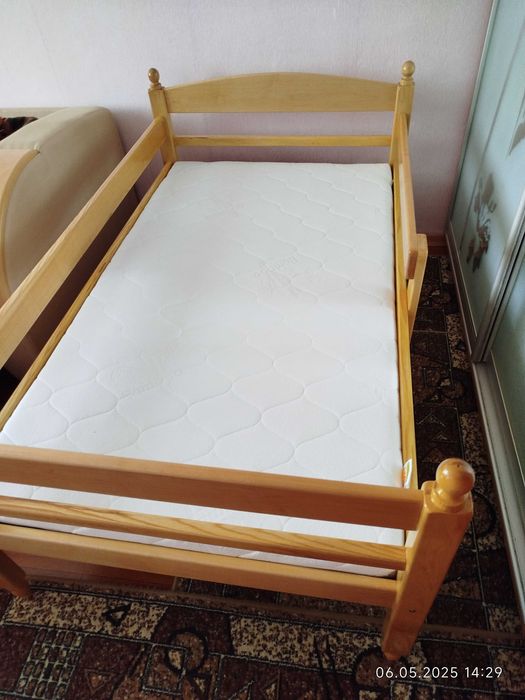 Продам дитяче ліжко, ручної роботи 150×90  (Тільки Самовивіз).
