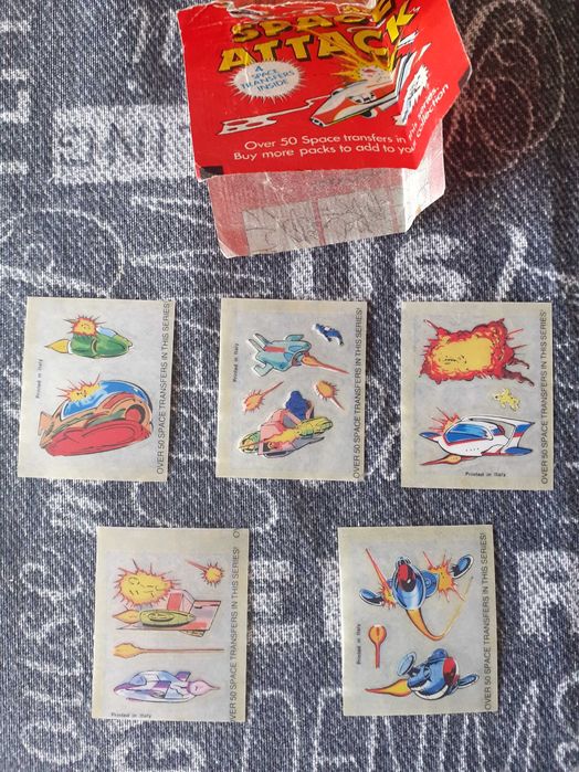 Merchandise e bilhetes antigos