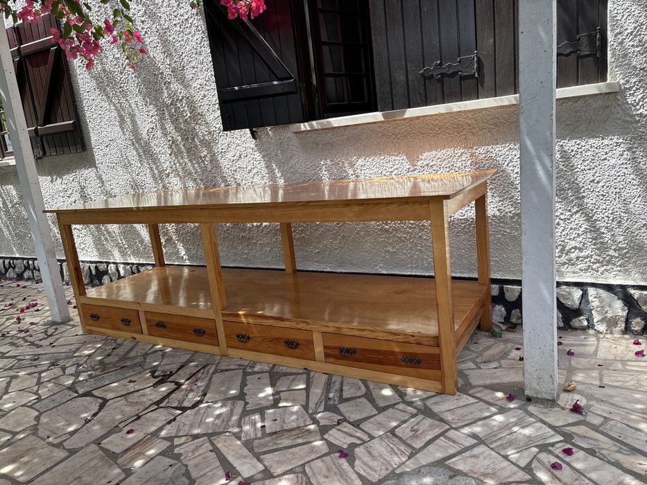 Movel de madeira com gavetas