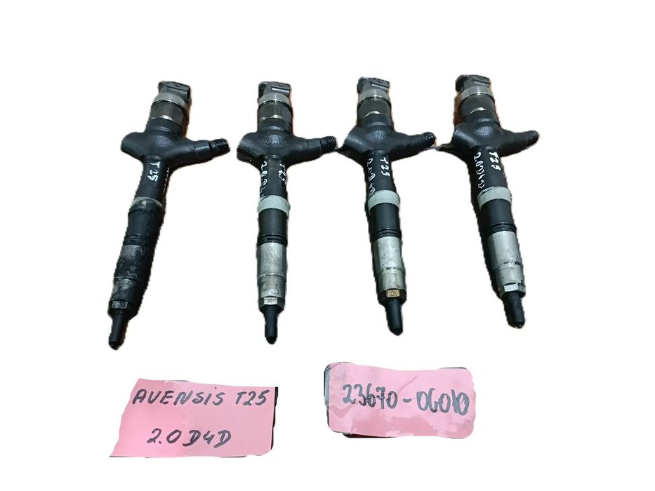 TOYOTA AVENSIS II T25 03-09 2,0 D4D komplet 4 sztuki wtryskiwacze wtryski DENSO 23670-0G010 *