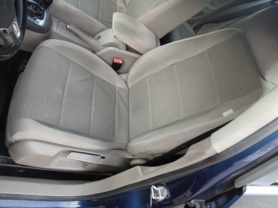 VW Golf Variant 2.0 TDi Confortline DSG 140 cv