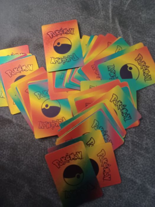 Tęczowe karty pokemon