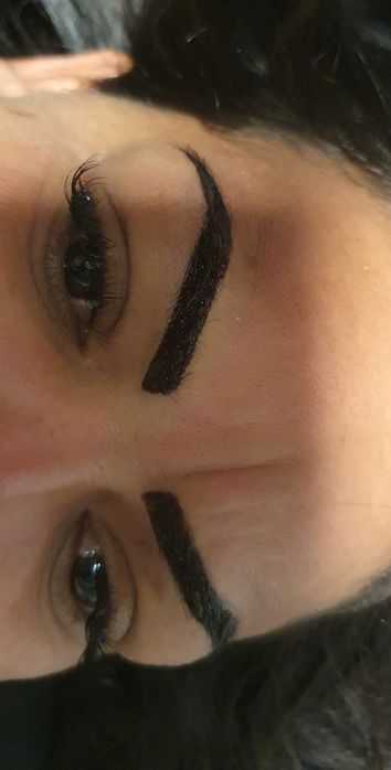 Sobrancelhas de henna