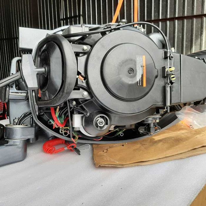 Silnik Yamaha 9,9 KM z kolumną L, elektryczny rozruch